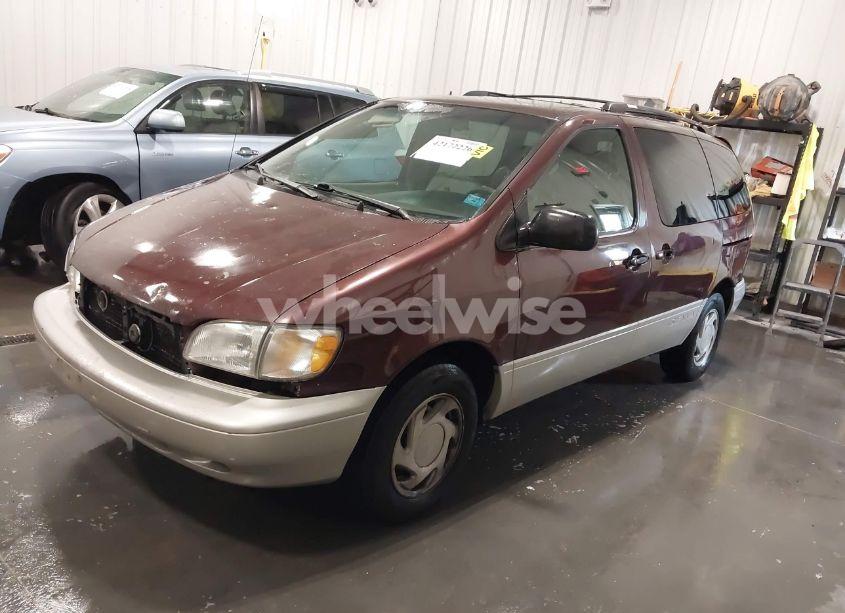 Photo 2 of 1998 Toyota Sienna XLE (VIN 4T3ZF13CXWU070319)