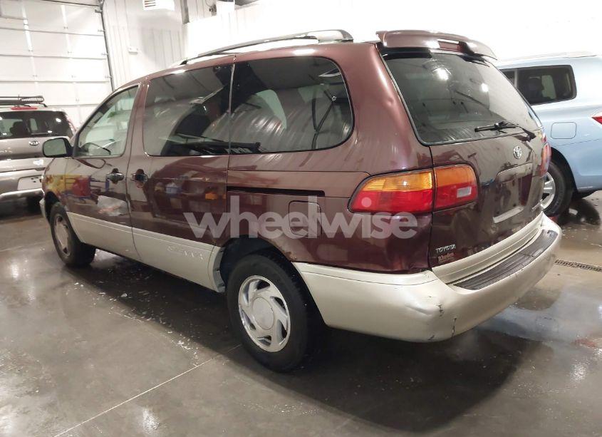 Photo 3 of 1998 Toyota Sienna XLE (VIN 4T3ZF13CXWU070319)