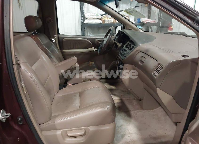 Photo 5 of 1998 Toyota Sienna XLE (VIN 4T3ZF13CXWU070319)