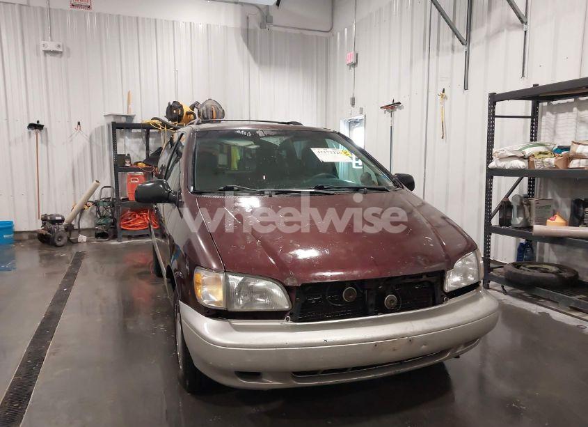 Photo 6 of 1998 Toyota Sienna XLE (VIN 4T3ZF13CXWU070319)