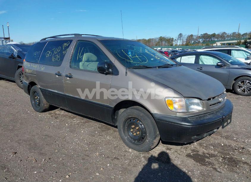 1999 Toyota Sienna XLE (VIN 4T3ZF13CXXU121819) main photo