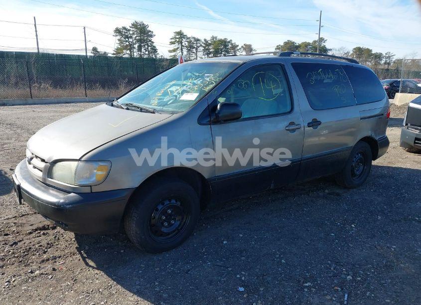 Photo 2 of 1999 Toyota Sienna XLE (VIN 4T3ZF13CXXU121819)