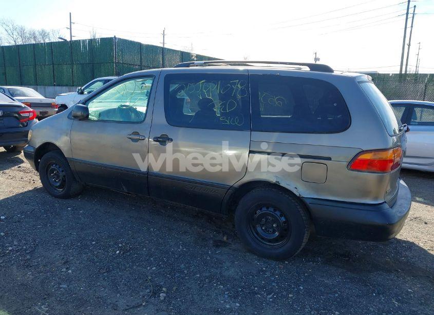 Photo 3 of 1999 Toyota Sienna XLE (VIN 4T3ZF13CXXU121819)
