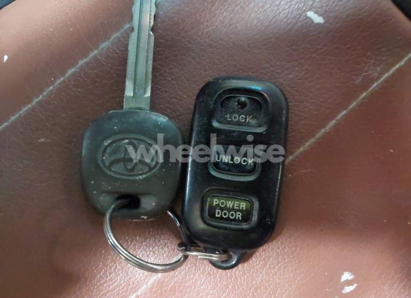 Photo 11 of 1999 Toyota Sienna LE/XLE (VIN 4T3ZF13CXXU127488)