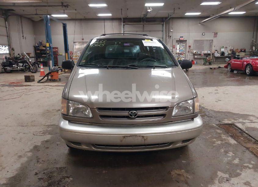 Photo 13 of 1999 Toyota Sienna LE/XLE (VIN 4T3ZF13CXXU127488)