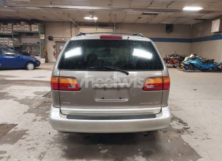 Photo 15 of 1999 Toyota Sienna LE/XLE (VIN 4T3ZF13CXXU127488)