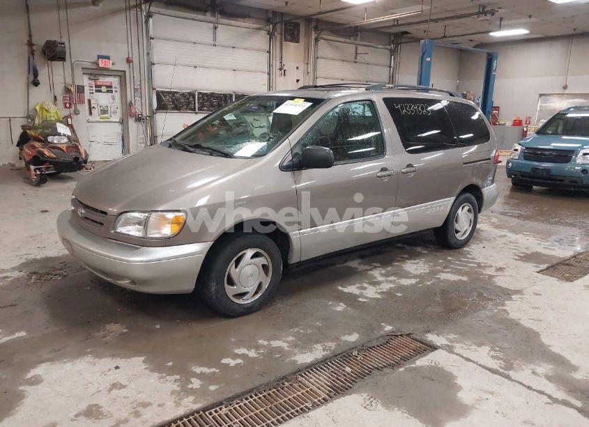 Photo 2 of 1999 Toyota Sienna LE/XLE (VIN 4T3ZF13CXXU127488)