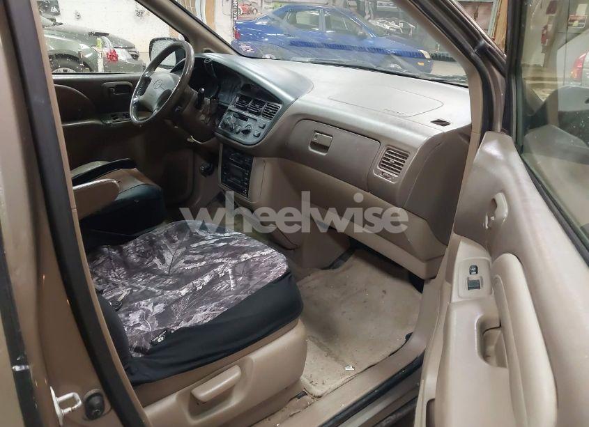 Photo 5 of 1999 Toyota Sienna LE/XLE (VIN 4T3ZF13CXXU127488)