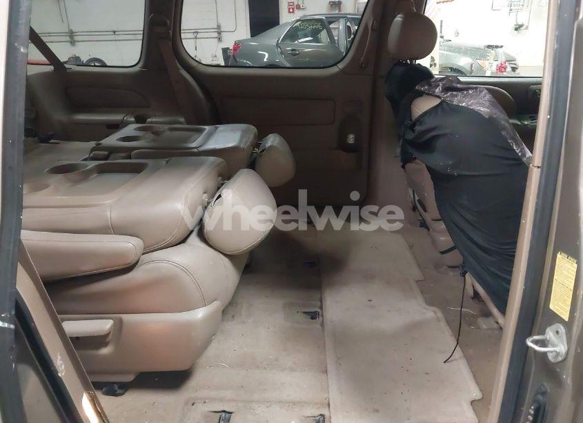 Photo 8 of 1999 Toyota Sienna LE/XLE (VIN 4T3ZF13CXXU127488)