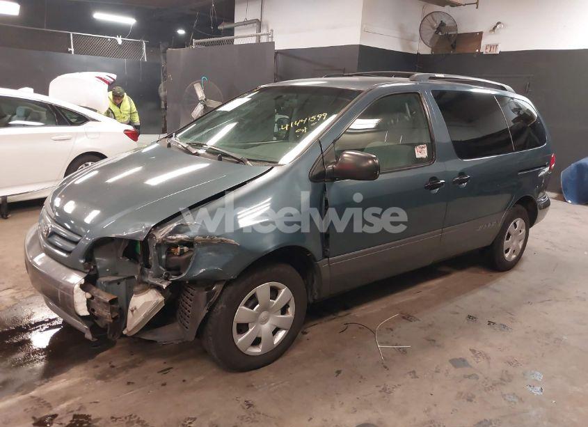 Photo 2 of 2003 Toyota Sienna CE (VIN 4T3ZF19C03U510244)