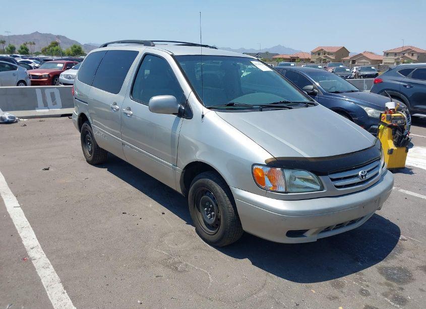 2002 Toyota Sienna CE (VIN 4T3ZF19C12U437738) main photo