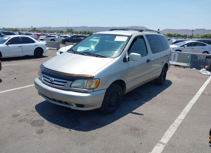 Photo 2 of 2002 Toyota Sienna CE (VIN 4T3ZF19C12U437738)