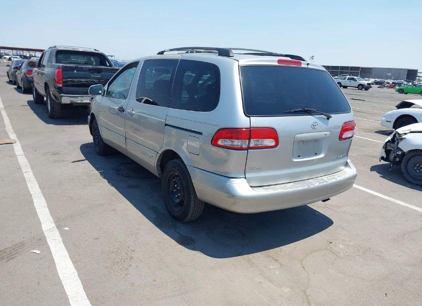 Photo 3 of 2002 Toyota Sienna CE (VIN 4T3ZF19C12U437738)
