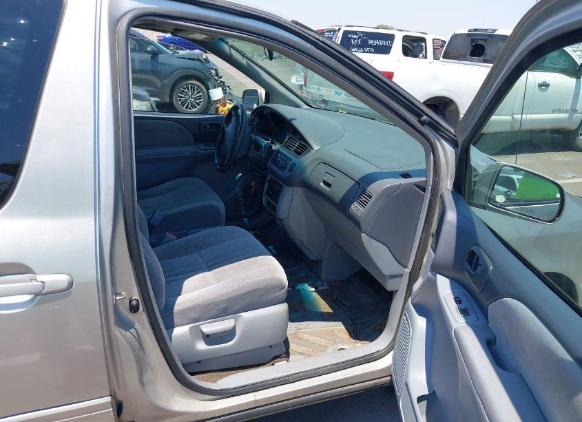 Photo 5 of 2002 Toyota Sienna CE (VIN 4T3ZF19C12U437738)