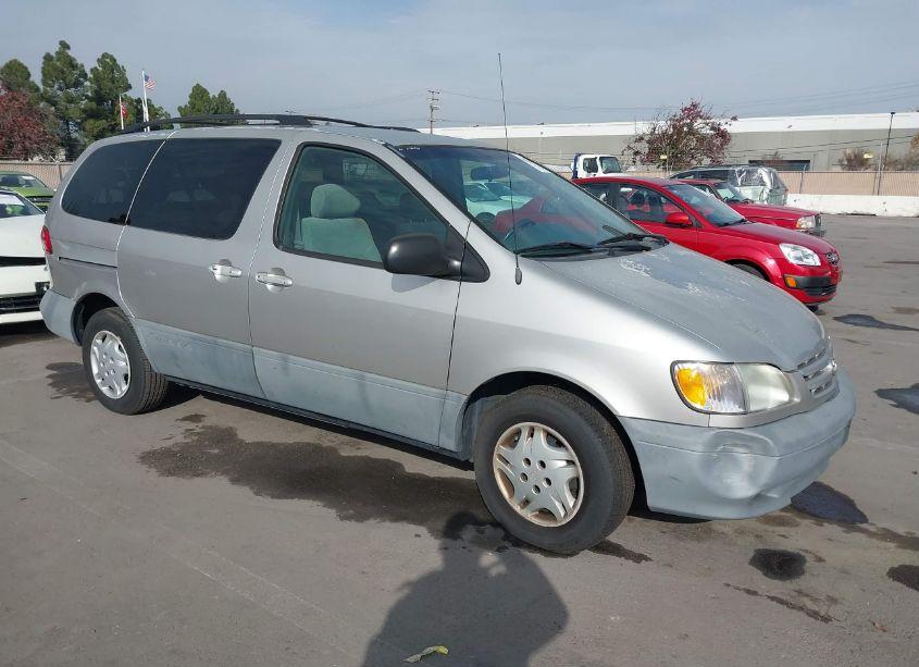 2002 Toyota Sienna CE (VIN 4T3ZF19C12U456743) main photo