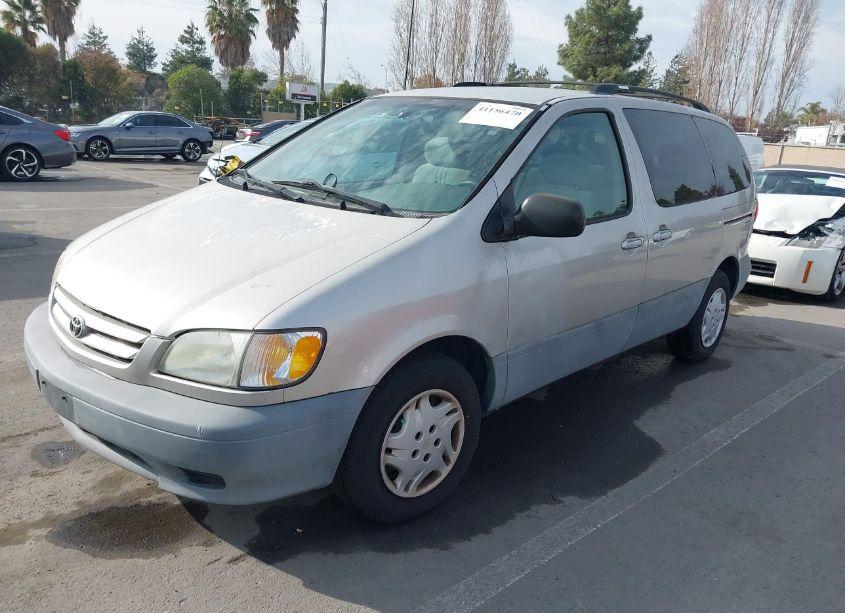 Photo 2 of 2002 Toyota Sienna CE (VIN 4T3ZF19C12U456743)