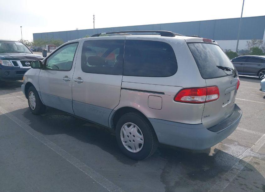 Photo 3 of 2002 Toyota Sienna CE (VIN 4T3ZF19C12U456743)