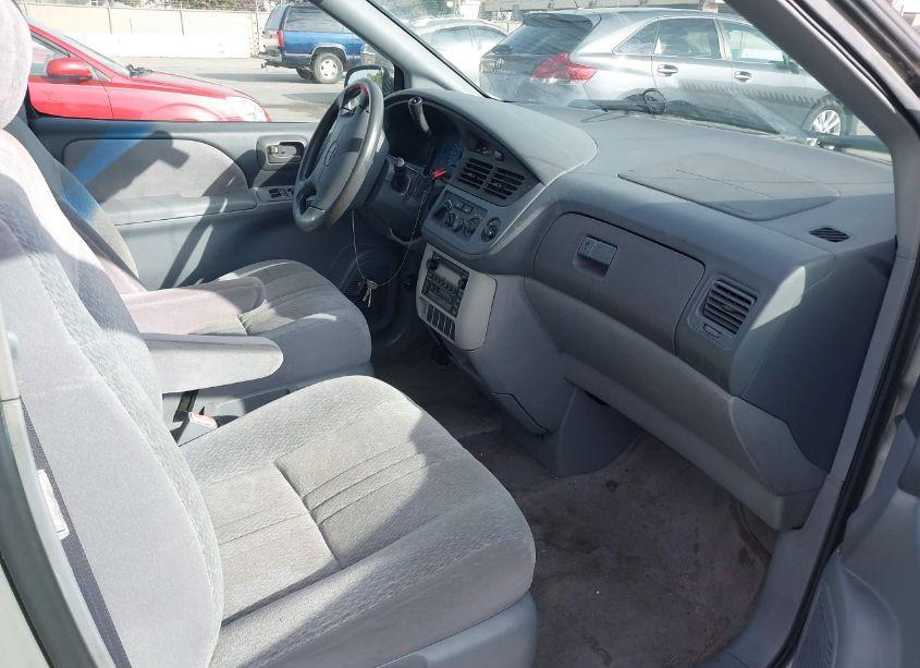 Photo 5 of 2002 Toyota Sienna CE (VIN 4T3ZF19C12U456743)