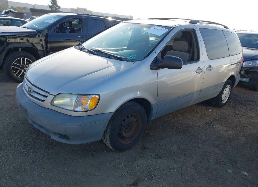Photo 2 of 2001 Toyota Sienna CE (VIN 4T3ZF19C21U370050)