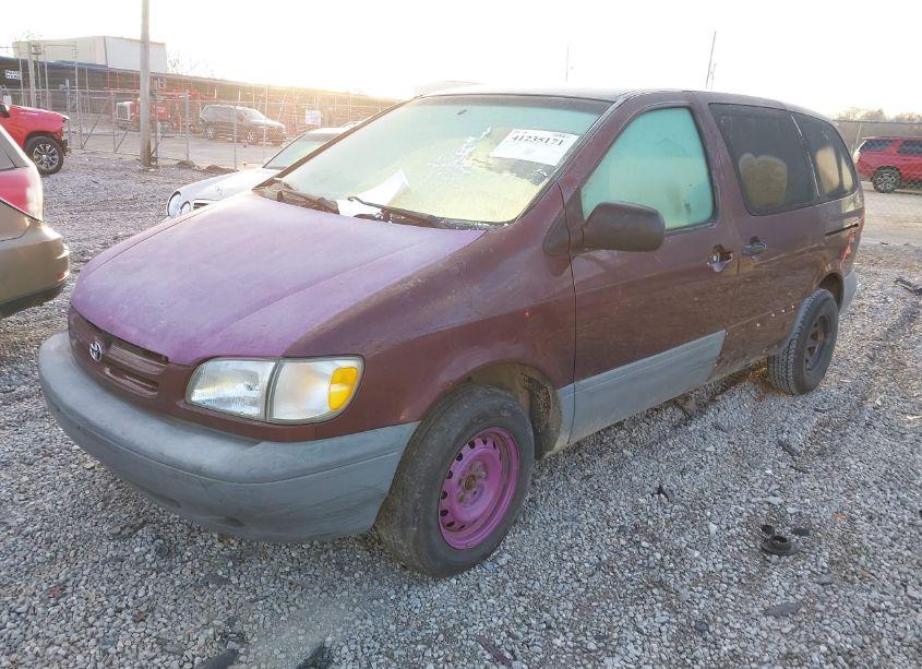 Photo 2 of 2000 Toyota Sienna CE (VIN 4T3ZF19C2YU300753)