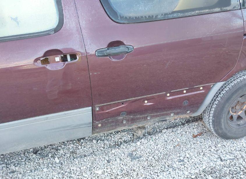 Photo 6 of 2000 Toyota Sienna CE (VIN 4T3ZF19C2YU300753)