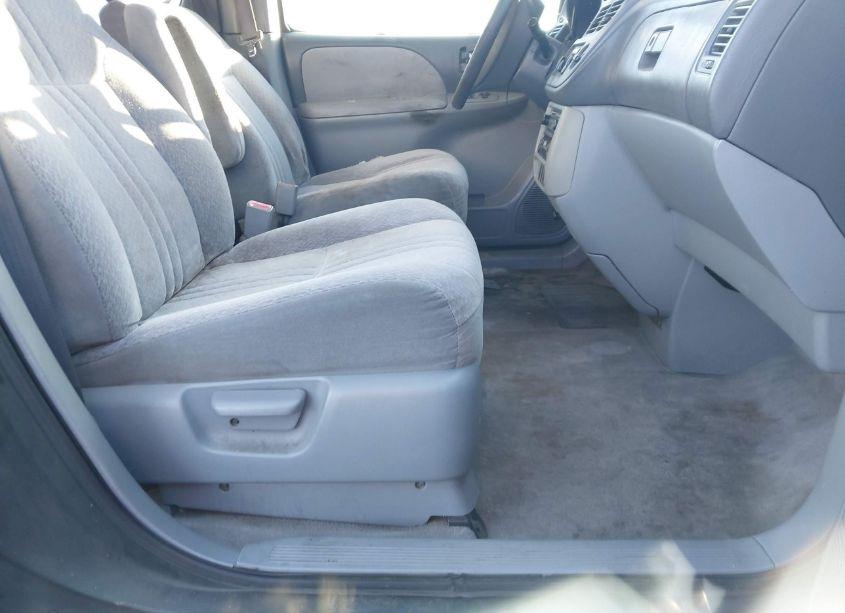 Photo 5 of 2002 Toyota Sienna CE (VIN 4T3ZF19C32U424893)