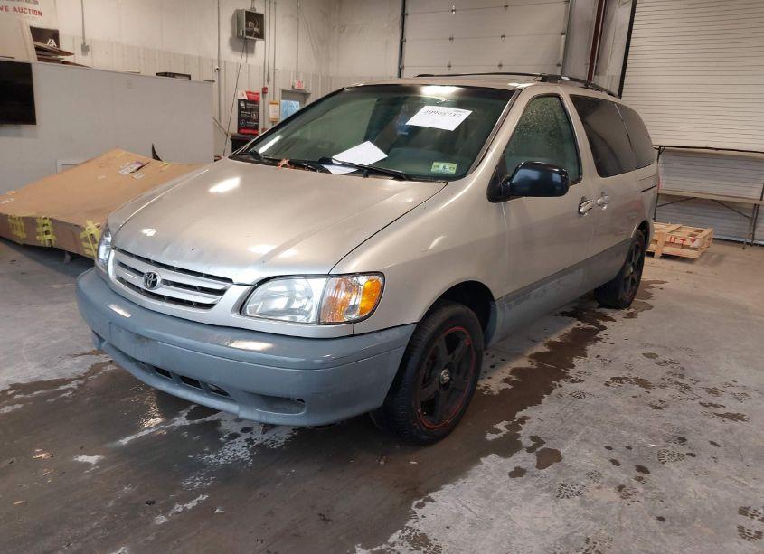 Photo 2 of 2003 Toyota Sienna CE (VIN 4T3ZF19C33U551533)