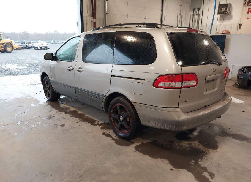Photo 3 of 2003 Toyota Sienna CE (VIN 4T3ZF19C33U551533)