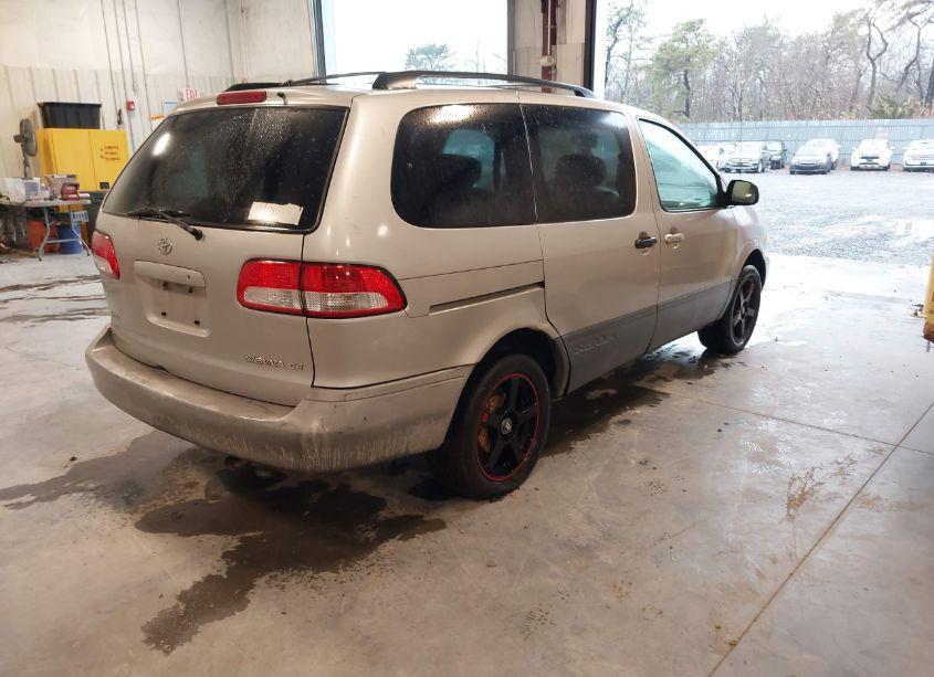 Photo 4 of 2003 Toyota Sienna CE (VIN 4T3ZF19C33U551533)