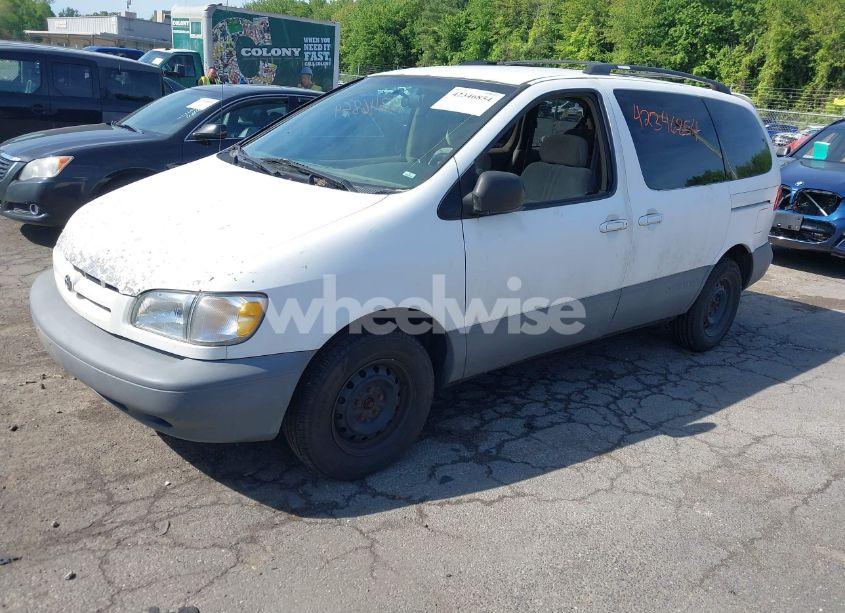 Photo 2 of 2000 Toyota Sienna CE (VIN 4T3ZF19C4YU211380)