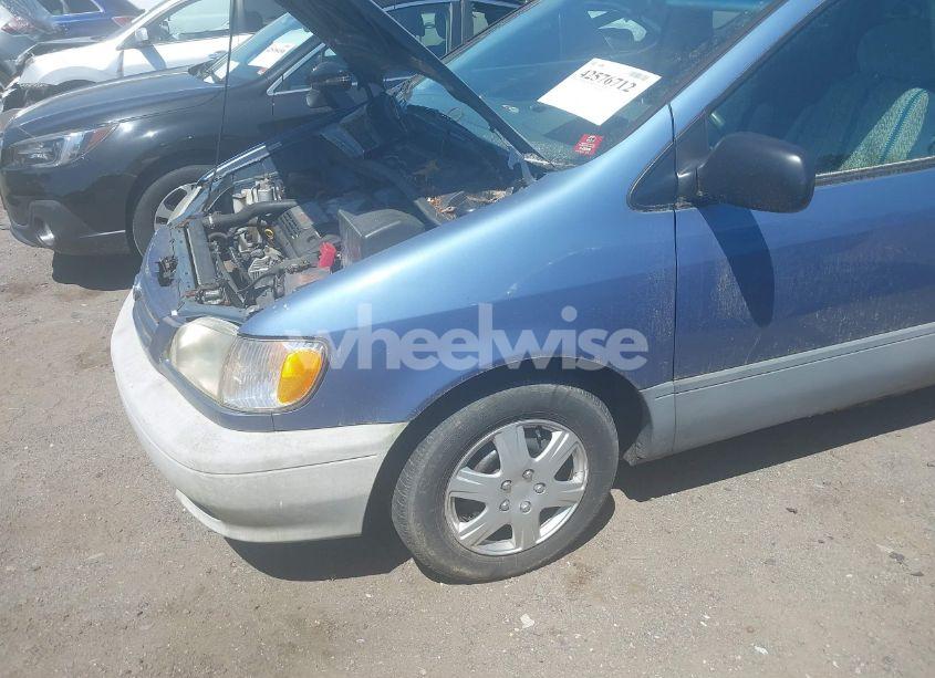 Photo 2 of 2001 Toyota Sienna CE (VIN 4T3ZF19C51U399333)