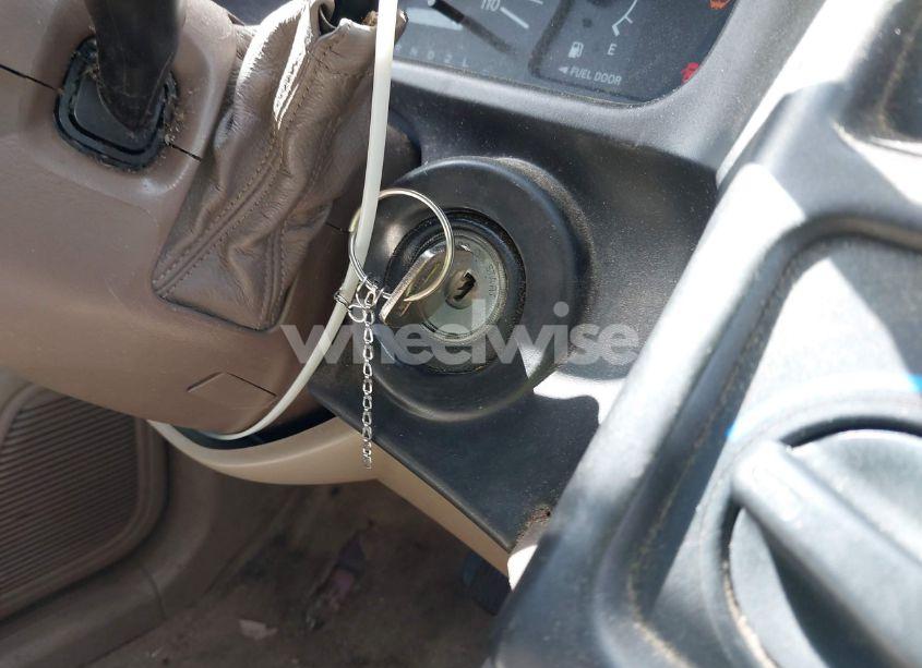 Photo 11 of 2000 Toyota Sienna CE (VIN 4T3ZF19C5YU309477)