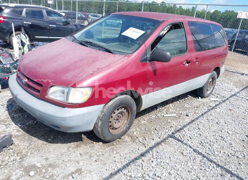 Photo 2 of 2000 Toyota Sienna CE (VIN 4T3ZF19C5YU309477)