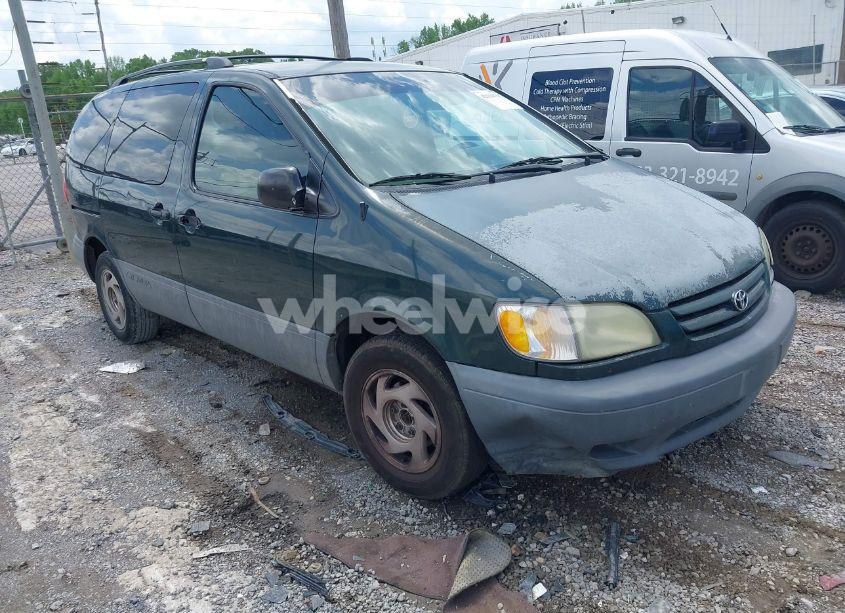 2002 Toyota Sienna CE (VIN 4T3ZF19C72U437680) main photo