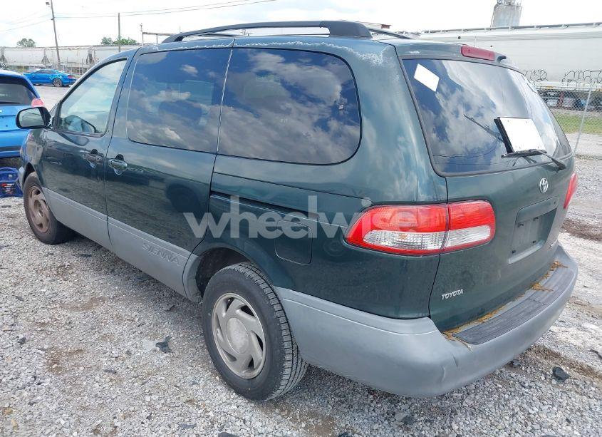 Photo 3 of 2002 Toyota Sienna CE (VIN 4T3ZF19C72U437680)