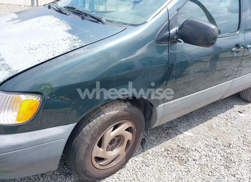 Photo 6 of 2002 Toyota Sienna CE (VIN 4T3ZF19C72U437680)