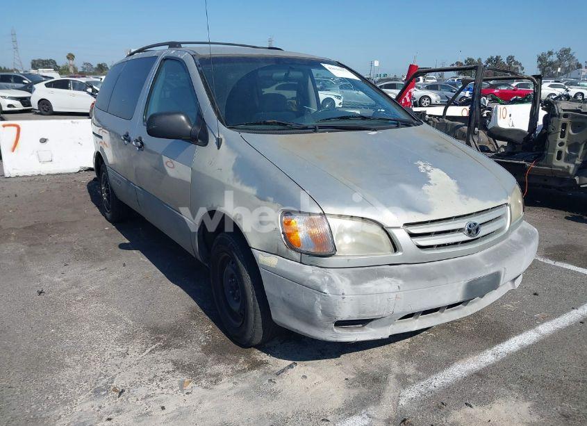 2002 Toyota Sienna CE (VIN 4T3ZF19C72U470601) main photo