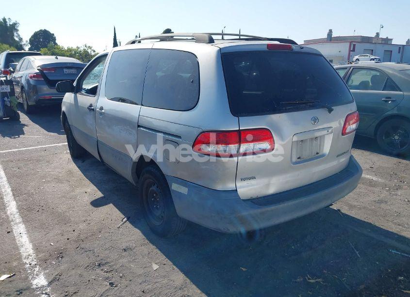 Photo 3 of 2002 Toyota Sienna CE (VIN 4T3ZF19C72U470601)