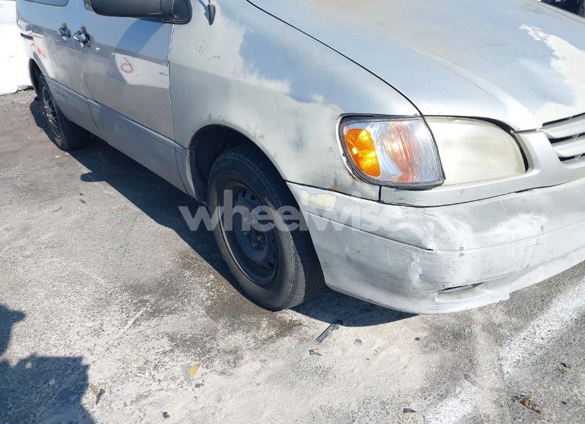 Photo 6 of 2002 Toyota Sienna CE (VIN 4T3ZF19C72U470601)