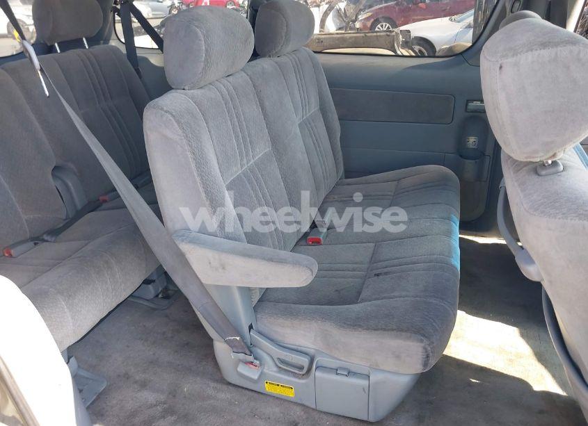 Photo 8 of 2002 Toyota Sienna CE (VIN 4T3ZF19C72U470601)