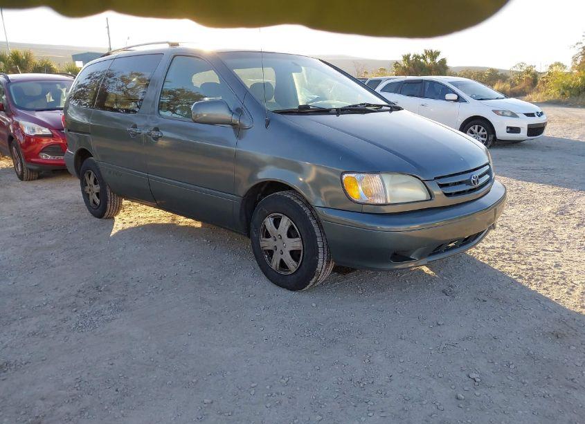 2002 Toyota Sienna CE (VIN 4T3ZF19C72U504276) main photo