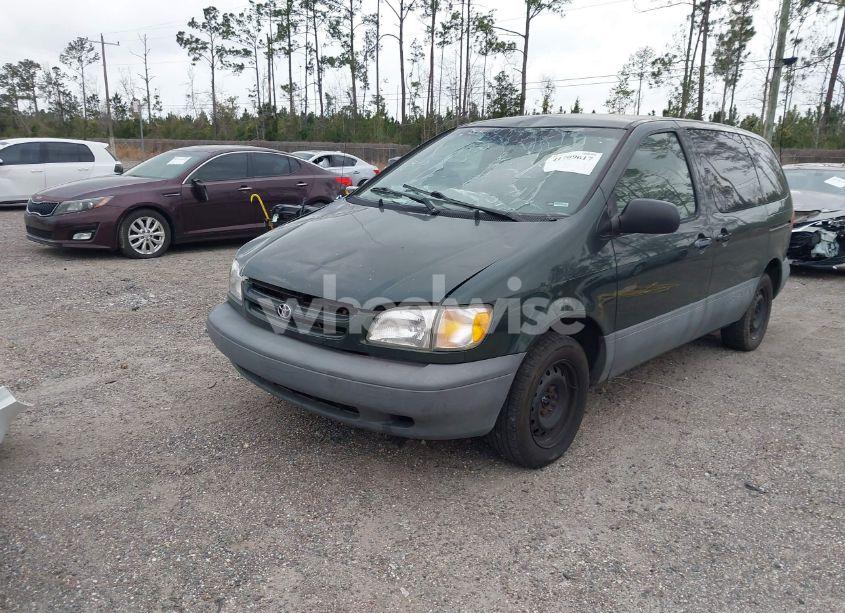 Photo 2 of 2000 Toyota Sienna CE (VIN 4T3ZF19C7YU240601)