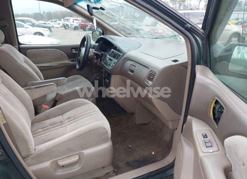 Photo 5 of 2000 Toyota Sienna CE (VIN 4T3ZF19C7YU240601)