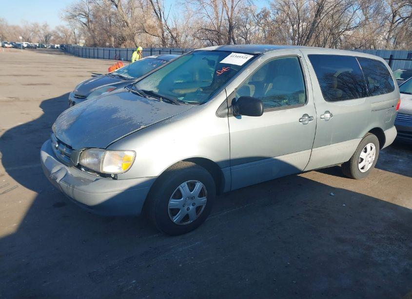 Photo 2 of 2000 Toyota Sienna CE (VIN 4T3ZF19C7YU297719)