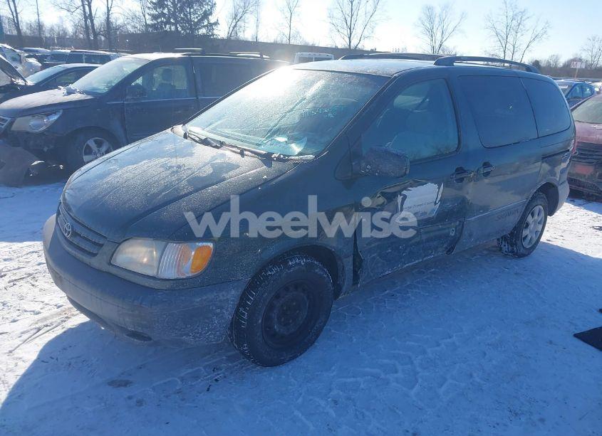 Photo 2 of 2003 Toyota Sienna CE (VIN 4T3ZF19C83U537708)