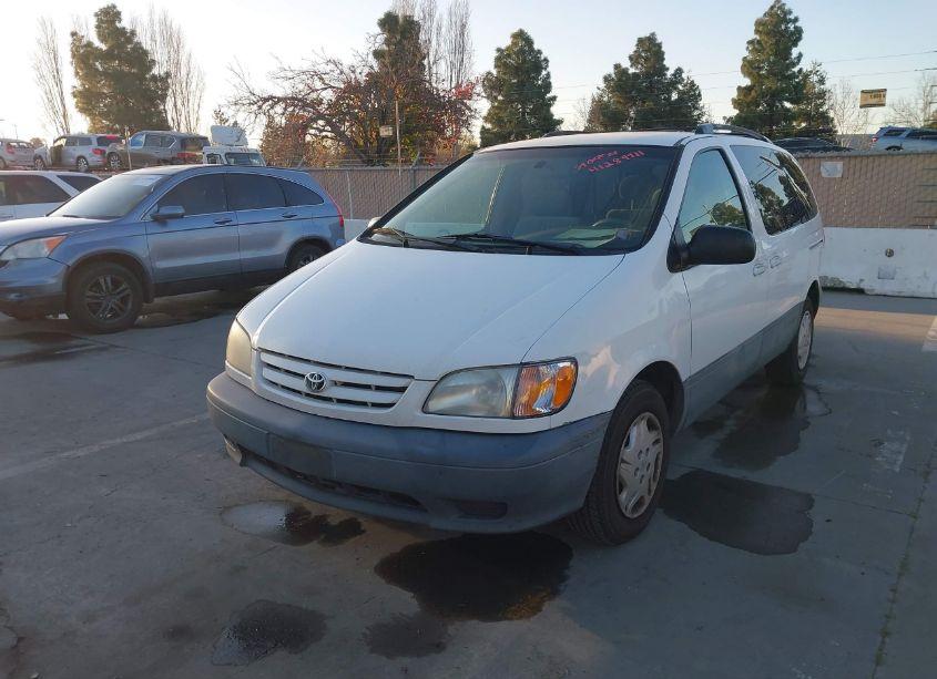Photo 2 of 2003 Toyota Sienna CE (VIN 4T3ZF19C83U546439)