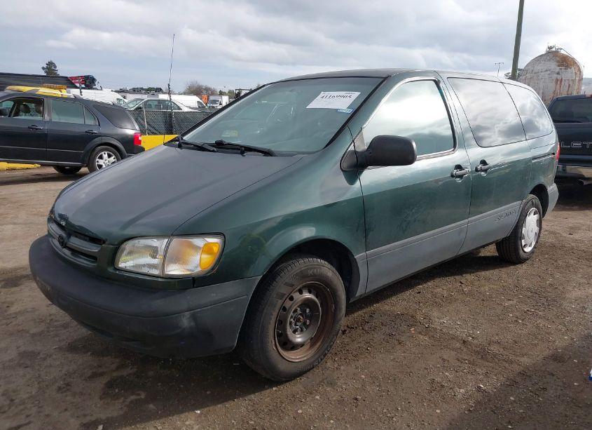 Photo 2 of 2000 Toyota Sienna CE (VIN 4T3ZF19C8YU246441)