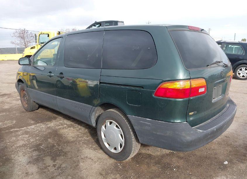 Photo 3 of 2000 Toyota Sienna CE (VIN 4T3ZF19C8YU246441)