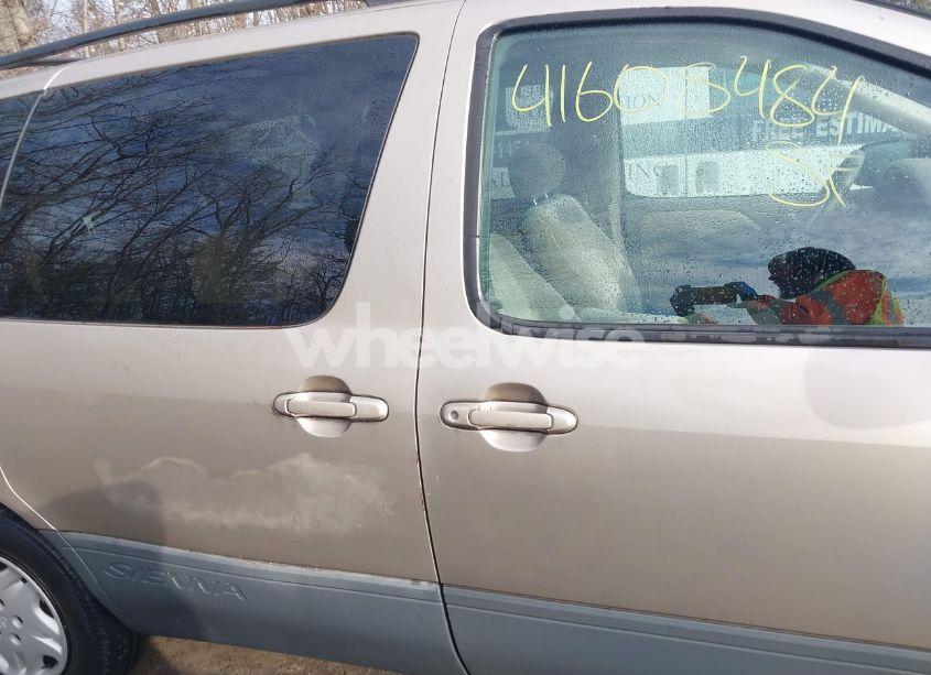 Photo 14 of 2001 Toyota Sienna CE (VIN 4T3ZF19C91U351141)