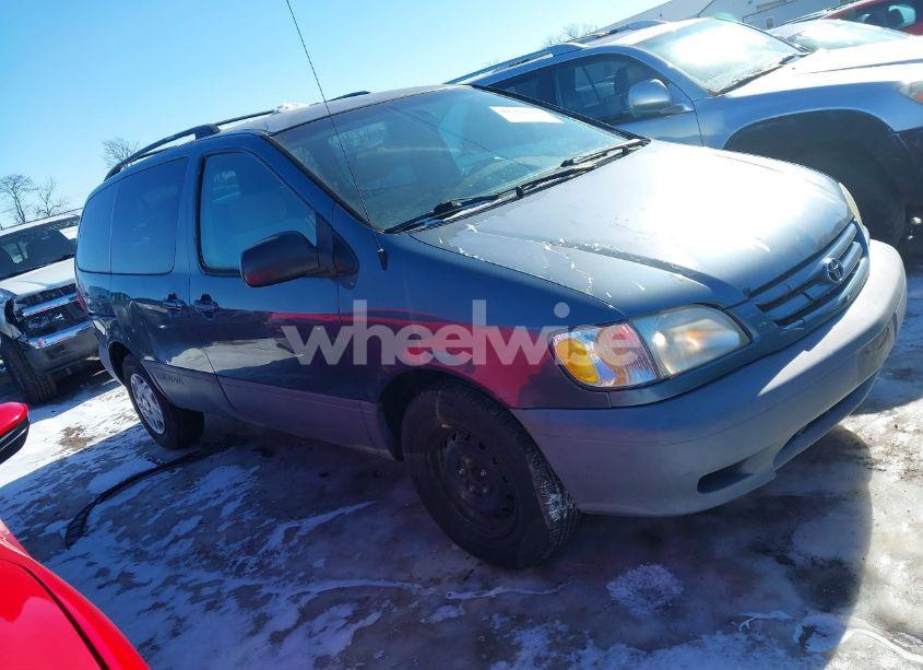 2002 Toyota Sienna CE (VIN 4T3ZF19C92U446686) main photo